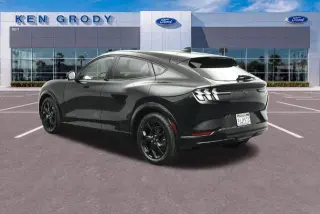 Ford Mustang Mach-E 2023 Premium 4p SUV