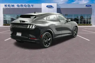Ford Mustang Mach-E 2023 Premium 4p SUV