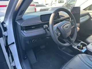 Ford Mustang Mach-E 2023 Premium 4dr SUV