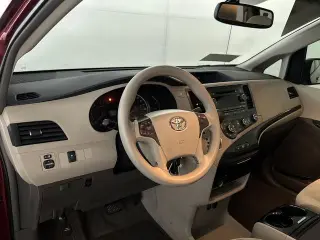Toyota Sienna 2012 LE 7-Pasajeros Asiento de Acceso Automático 4dr Mini-Van