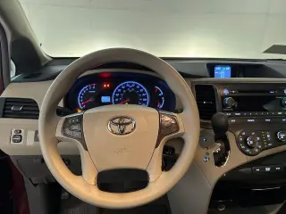 Toyota Sienna 2012 LE 7-Pasajeros Asiento de Acceso Automático 4dr Mini-Van