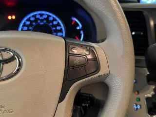 Toyota Sienna 2012 LE 7-Pasajeros Asiento de Acceso Automático 4dr Mini-Van