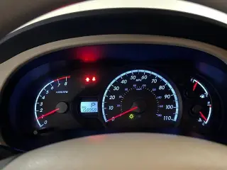 Toyota Sienna 2012 LE 7-Pasajeros Asiento de Acceso Automático 4dr Mini-Van