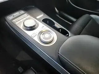 Genesis GV70 2024 tracción en todas las ruedas 2.5T Estándar 4p SUV