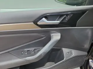 Volkswagen Jetta 2019 SEL Premium 4dr Sedan con CWP