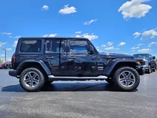 Jeep Wrangler Unlimited 2018 4x4 Moab 4dr SUV (midyear release)