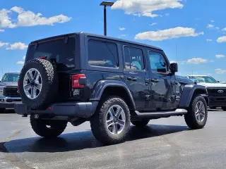 Jeep Wrangler Unlimited 2018 4x4 Moab 4dr SUV (midyear release)