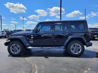 Jeep Wrangler Unlimited 2018 4x4 Moab 4dr SUV (midyear release)