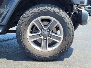 Jeep Wrangler Unlimited 2018 4x4 Moab 4dr SUV (midyear release)