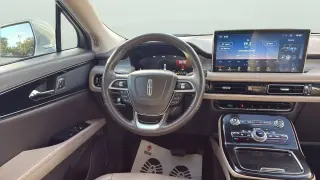 Lincoln Nautilus 2022 Estándar 4p SUV