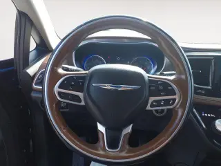 Chrysler Pacifica 2017 Limited 4dr Minivan