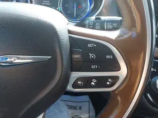 Chrysler Pacifica 2017 Limited 4dr Minivan