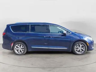 Chrysler Pacifica 2017 Limited 4dr Minivan