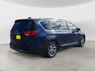 Chrysler Pacifica 2017 Limited 4dr Minivan
