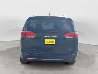 Chrysler Pacifica 2017 Limited 4dr Minivan