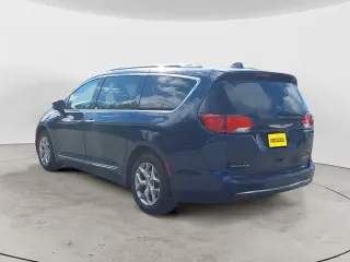 Chrysler Pacifica 2017 Limited 4dr Minivan