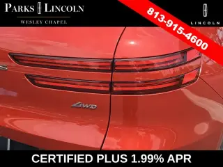 Genesis GV70 2025 AWD 2.5T Estándar 4p SUV