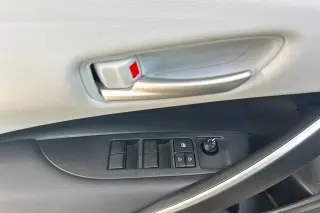 Toyota Corolla Hybrid 2023 SE 4dr Sed n