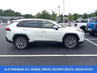 Toyota RAV4 2021 AWD XLE Premium 4dr SUV