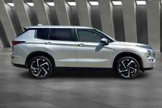 Mitsubishi Outlander 2023 AWD SE 4p SUV