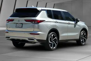 Mitsubishi Outlander 2023 AWD SE 4p SUV