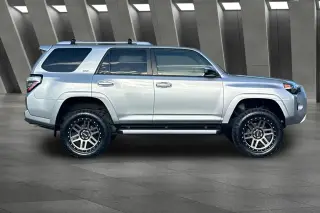 Toyota 4Runner 2018 4x4 SR5 4dr SUV