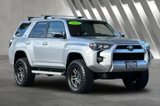 Toyota 4Runner 2018 4x4 SR5 4dr SUV