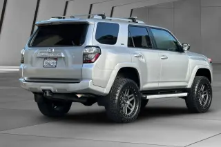 Toyota 4Runner 2018 4x4 SR5 4dr SUV