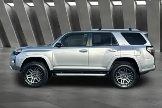 Toyota 4Runner 2018 4x4 SR5 4dr SUV