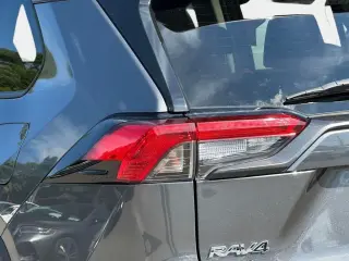 Toyota RAV4 Híbrido 2022 AWD XLE 4dr SUV