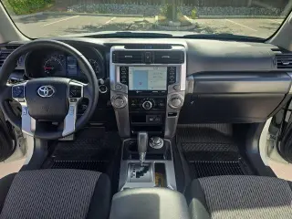Toyota 4Runner 2023 4x4 SR5 SUV 4puertas