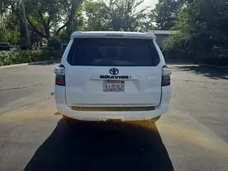 Toyota 4Runner 2023 4x4 SR5 SUV 4puertas