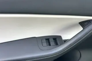 Tesla Model Y 2021 AWD Long Range 4p Crossover
