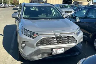 Toyota RAV4 2019 4x4 XLE Premium SUV de 4 puertas