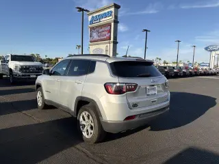 Jeep Compass 2024 4x4 Latitude 4dr SUV