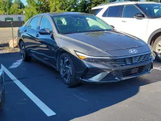 Hyundai ELANTRA 2025 Limited 4p Sedan