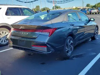 Hyundai ELANTRA 2025 Limited 4p Sedan
