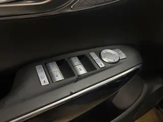 Genesis GV70 2025 AWD 2.5T Estándar 4p SUV