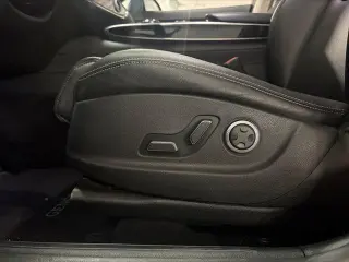 Genesis GV70 2025 AWD 2.5T Estándar 4p SUV