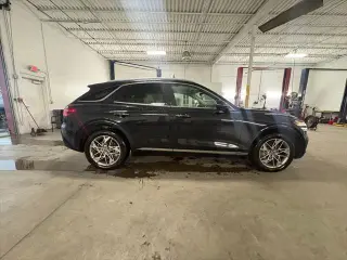 Genesis GV70 2025 AWD 2.5T Estándar 4p SUV
