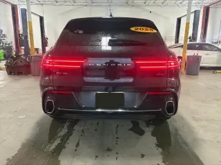 Genesis GV70 2025 AWD 2.5T Estándar 4p SUV