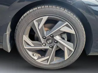Hyundai ELANTRA 2024 SEL 4p Sedana