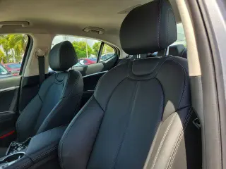 Genesis G70 2026 2.5T Estándar 4p Sedan