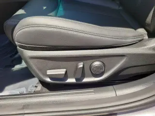 Genesis G70 2026 2.5T Estándar 4p Sedan