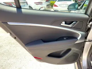 Genesis G70 2026 2.5T Estándar 4p Sedan