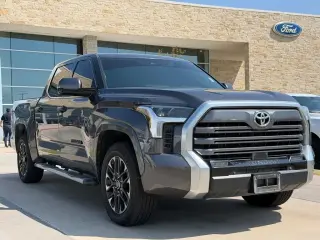 Toyota Tundra 2022 4x4 Limited 4dr CrewMax Cab Pickup SB