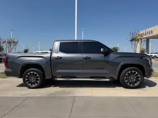 Toyota Tundra 2022 4x4 Limited 4dr CrewMax Cab Pickup SB