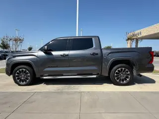 Toyota Tundra 2022 4x4 Limited 4dr CrewMax Cab Pickup SB