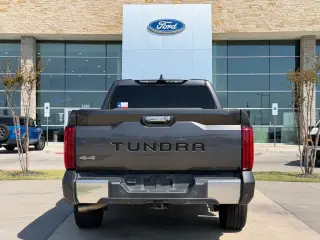 Toyota Tundra 2022 4x4 Limited 4dr CrewMax Cab Pickup SB