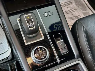 Mitsubishi Outlander PHEV 2025 AWD SEL Edición Negra 4p SUV